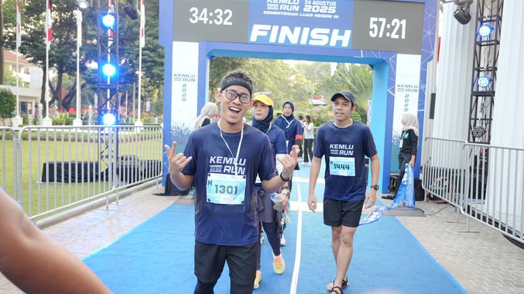 Race photo from KEMLU RUN 2025