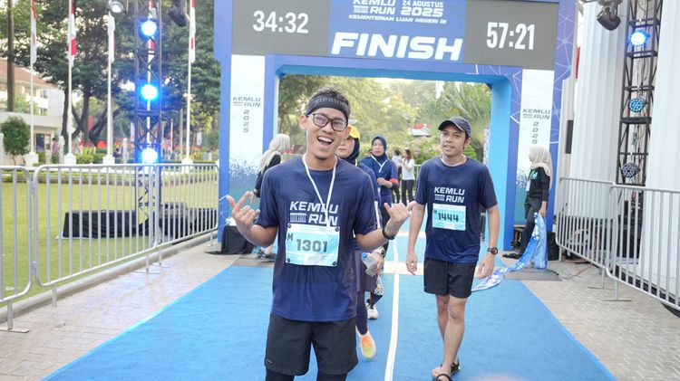 Race photo from KEMLU RUN 2025