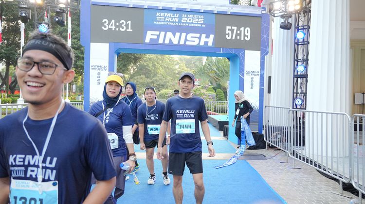 Race photo from KEMLU RUN 2025