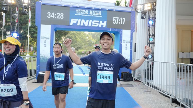 Race photo from KEMLU RUN 2025