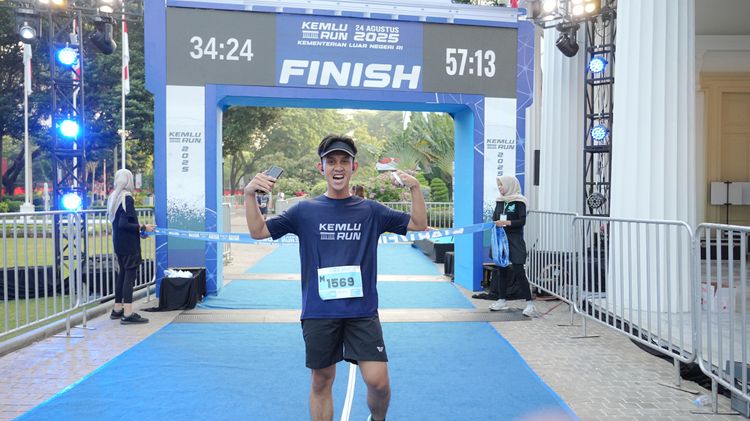 Race photo from KEMLU RUN 2025