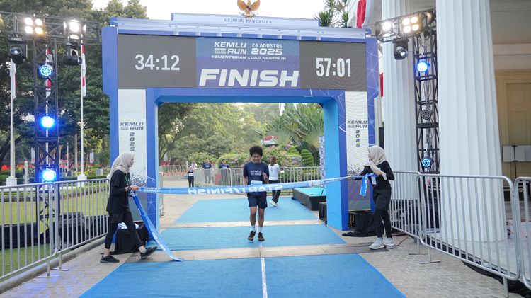 Race photo from KEMLU RUN 2025