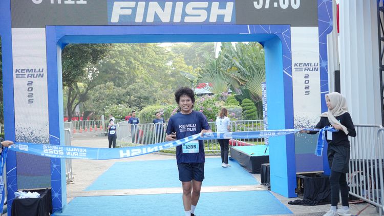 Race photo from KEMLU RUN 2025