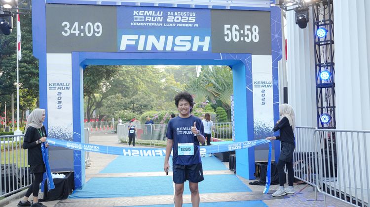 Race photo from KEMLU RUN 2025