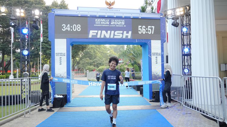 Race photo from KEMLU RUN 2025