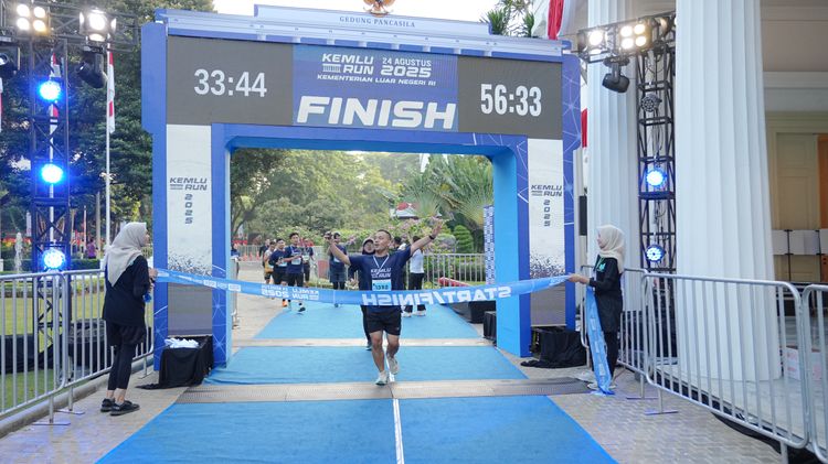 Race photo from KEMLU RUN 2025