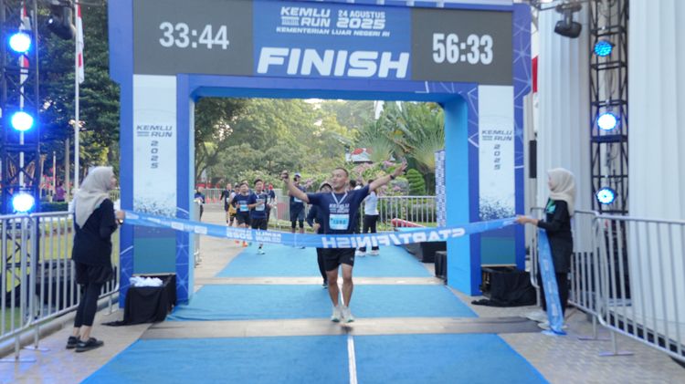 Race photo from KEMLU RUN 2025