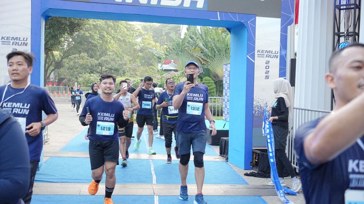 Race photo from KEMLU RUN 2025