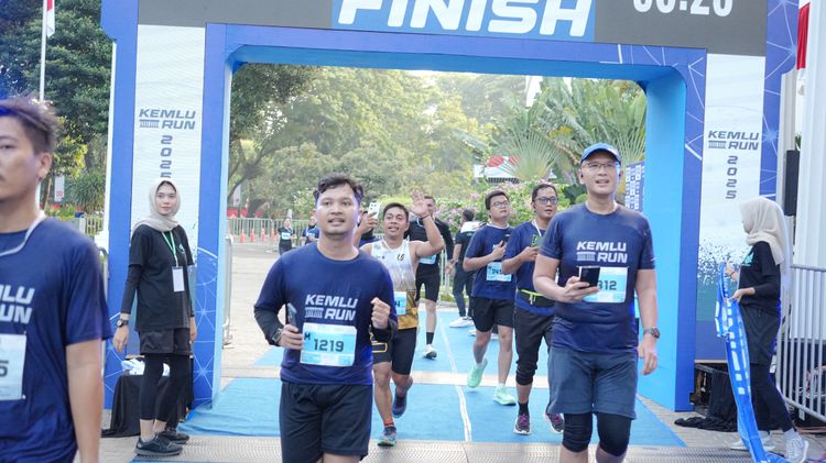 Race photo from KEMLU RUN 2025