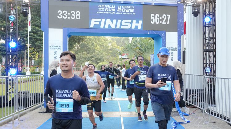 Race photo from KEMLU RUN 2025