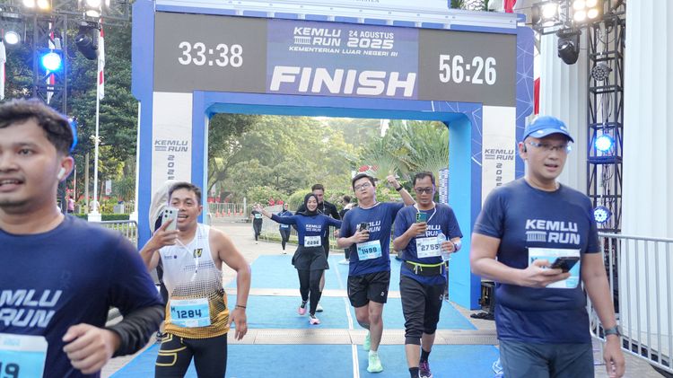Race photo from KEMLU RUN 2025