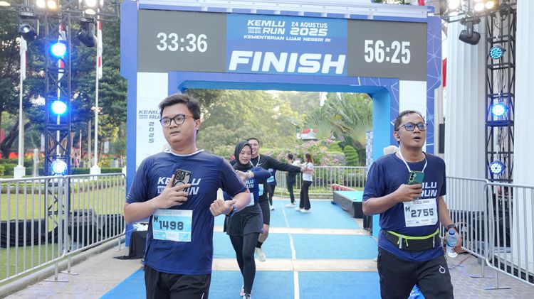 Race photo from KEMLU RUN 2025