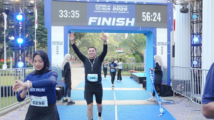 Race photo from KEMLU RUN 2025