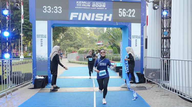 Race photo from KEMLU RUN 2025