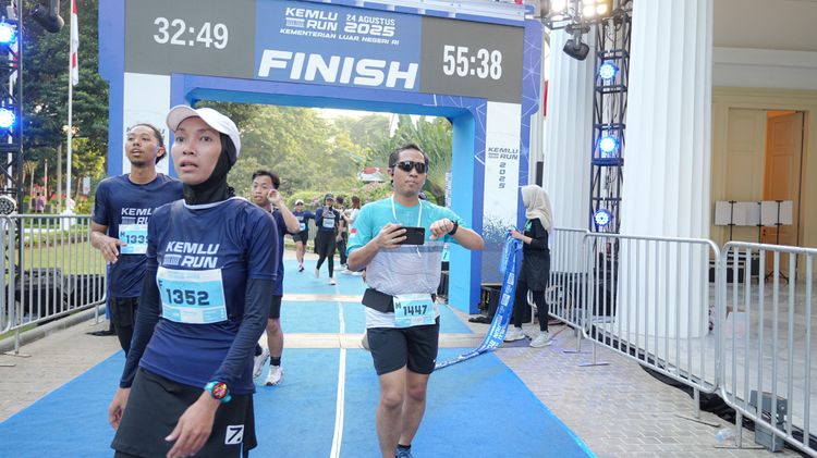 Race photo from KEMLU RUN 2025