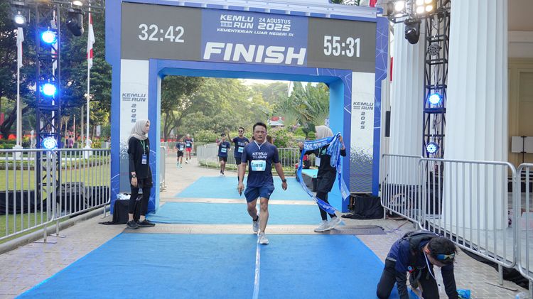 Race photo from KEMLU RUN 2025