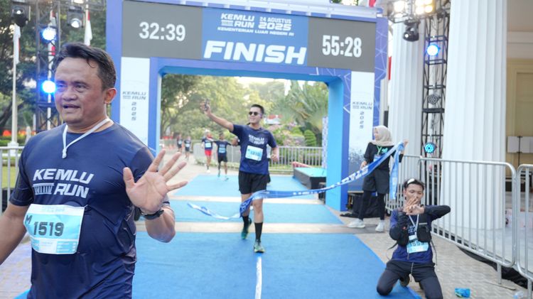 Race photo from KEMLU RUN 2025