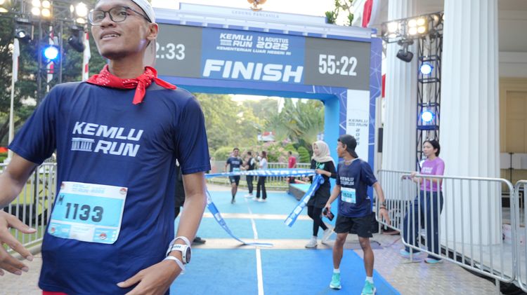 Race photo from KEMLU RUN 2025