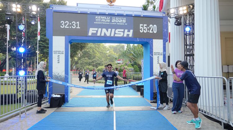 Race photo from KEMLU RUN 2025