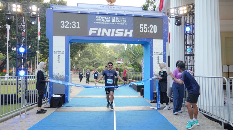 Race photo from KEMLU RUN 2025