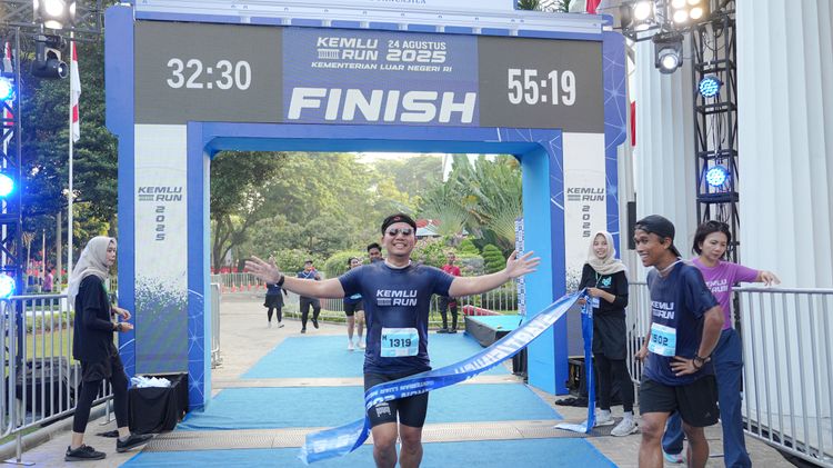 Race photo from KEMLU RUN 2025