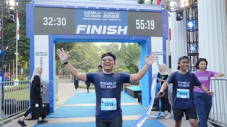 Race photo from KEMLU RUN 2025