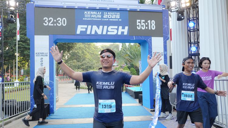 Race photo from KEMLU RUN 2025