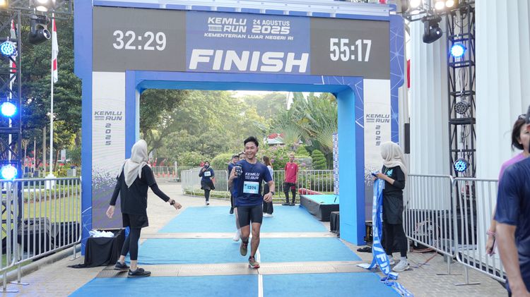 Race photo from KEMLU RUN 2025