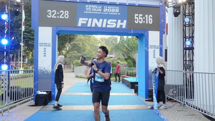 Race photo from KEMLU RUN 2025