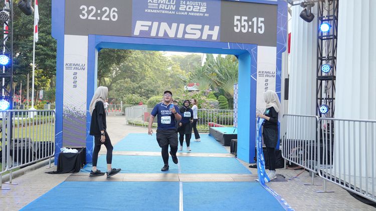Race photo from KEMLU RUN 2025