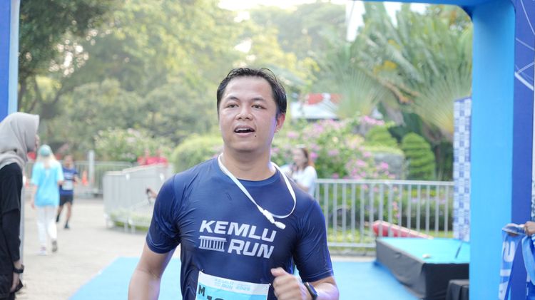 Race photo from KEMLU RUN 2025