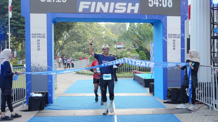 Race photo from KEMLU RUN 2025