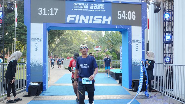 Race photo from KEMLU RUN 2025