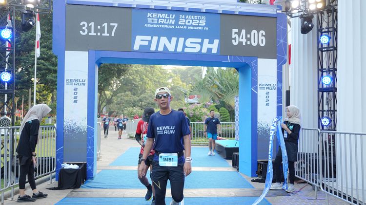Race photo from KEMLU RUN 2025