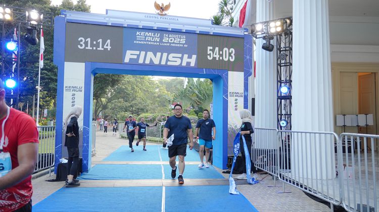 Race photo from KEMLU RUN 2025