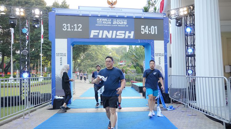 Race photo from KEMLU RUN 2025