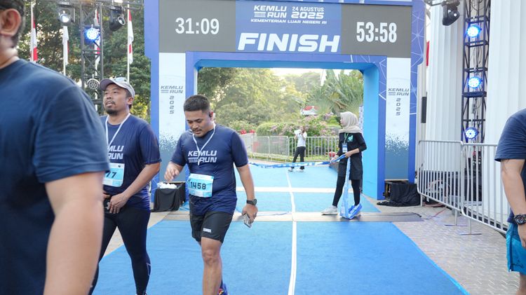 Race photo from KEMLU RUN 2025