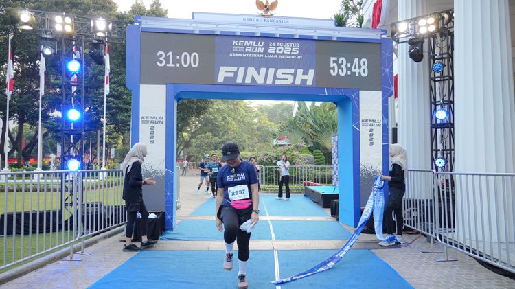 Race photo from KEMLU RUN 2025