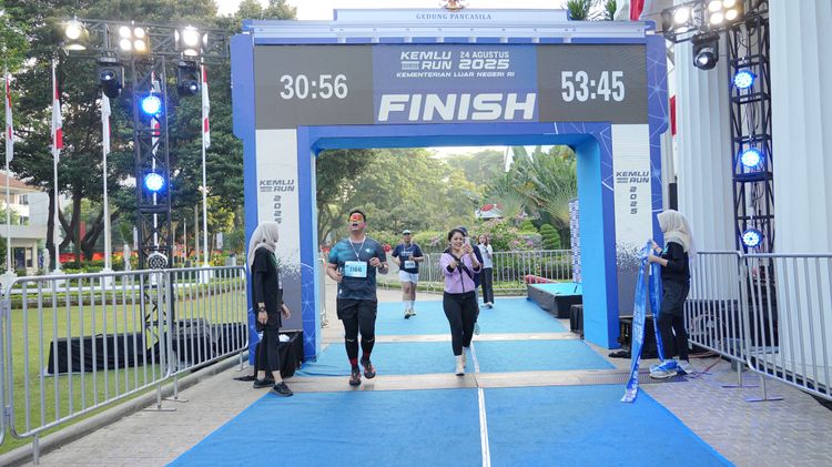 Race photo from KEMLU RUN 2025