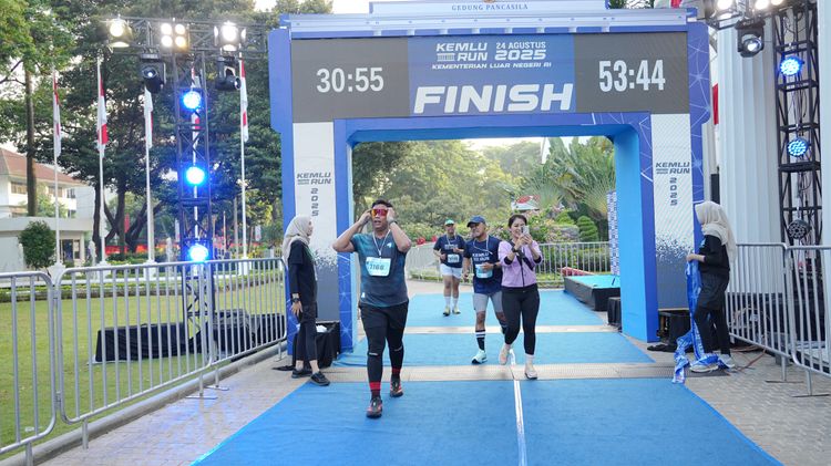 Race photo from KEMLU RUN 2025