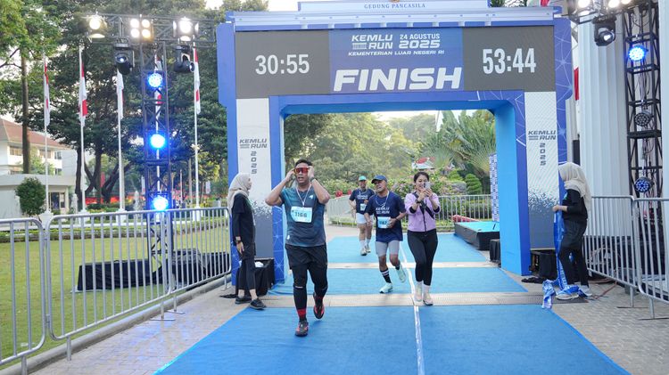 Race photo from KEMLU RUN 2025
