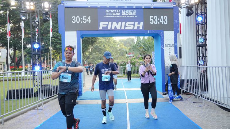 Race photo from KEMLU RUN 2025