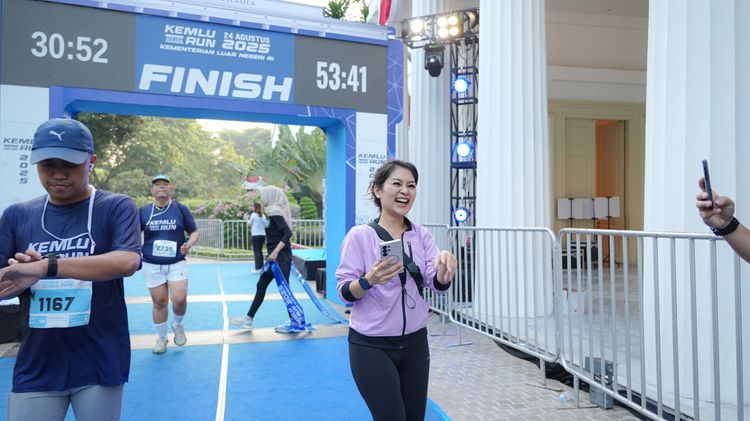 Race photo from KEMLU RUN 2025