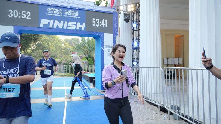 Race photo from KEMLU RUN 2025