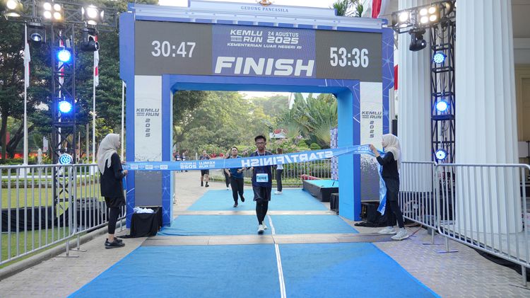 Race photo from KEMLU RUN 2025
