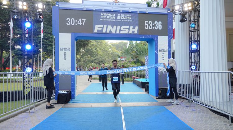 Race photo from KEMLU RUN 2025
