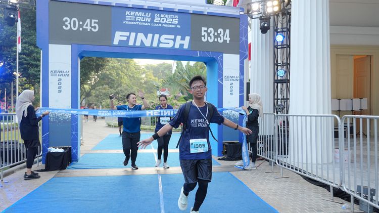 Race photo from KEMLU RUN 2025