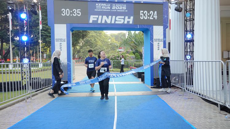 Race photo from KEMLU RUN 2025
