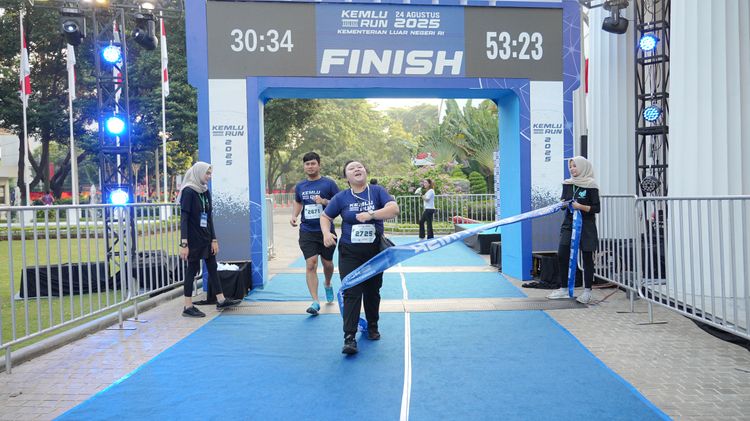 Race photo from KEMLU RUN 2025