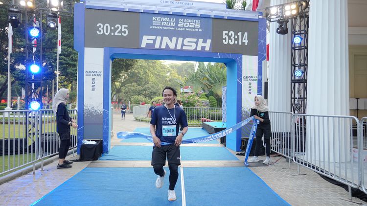 Race photo from KEMLU RUN 2025